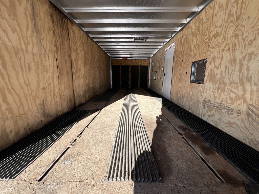 %title 2008 Sno Pro 101x20 Aluminum 4-Place w/Interior Spare Mount, Mats & Guides - Image 14